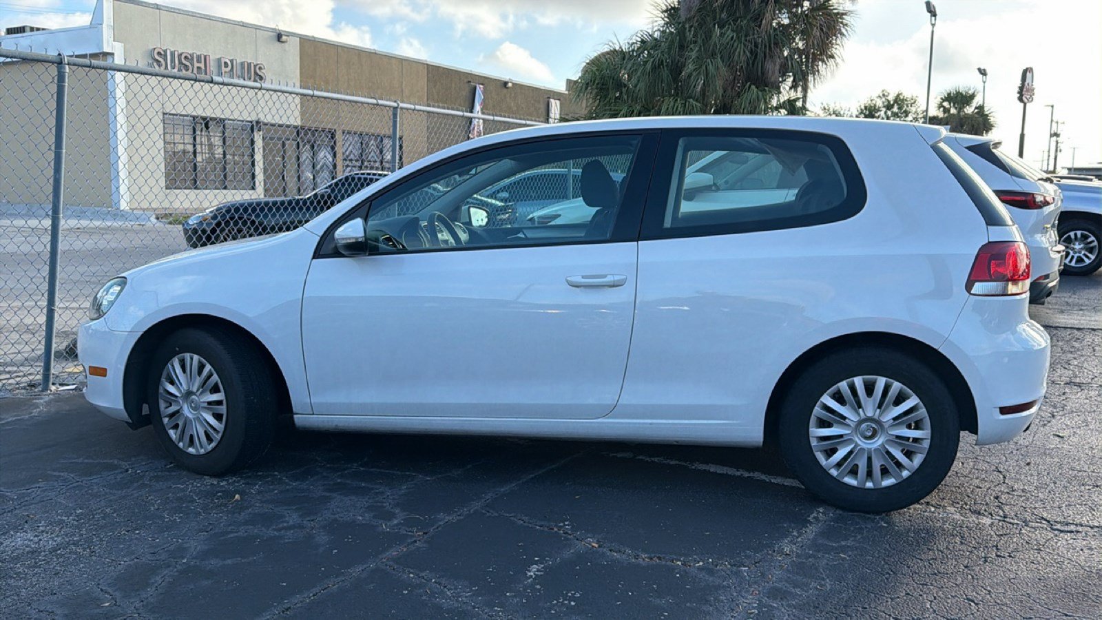 Used 2011 Volkswagen Golf 2-Door FWD image 27
