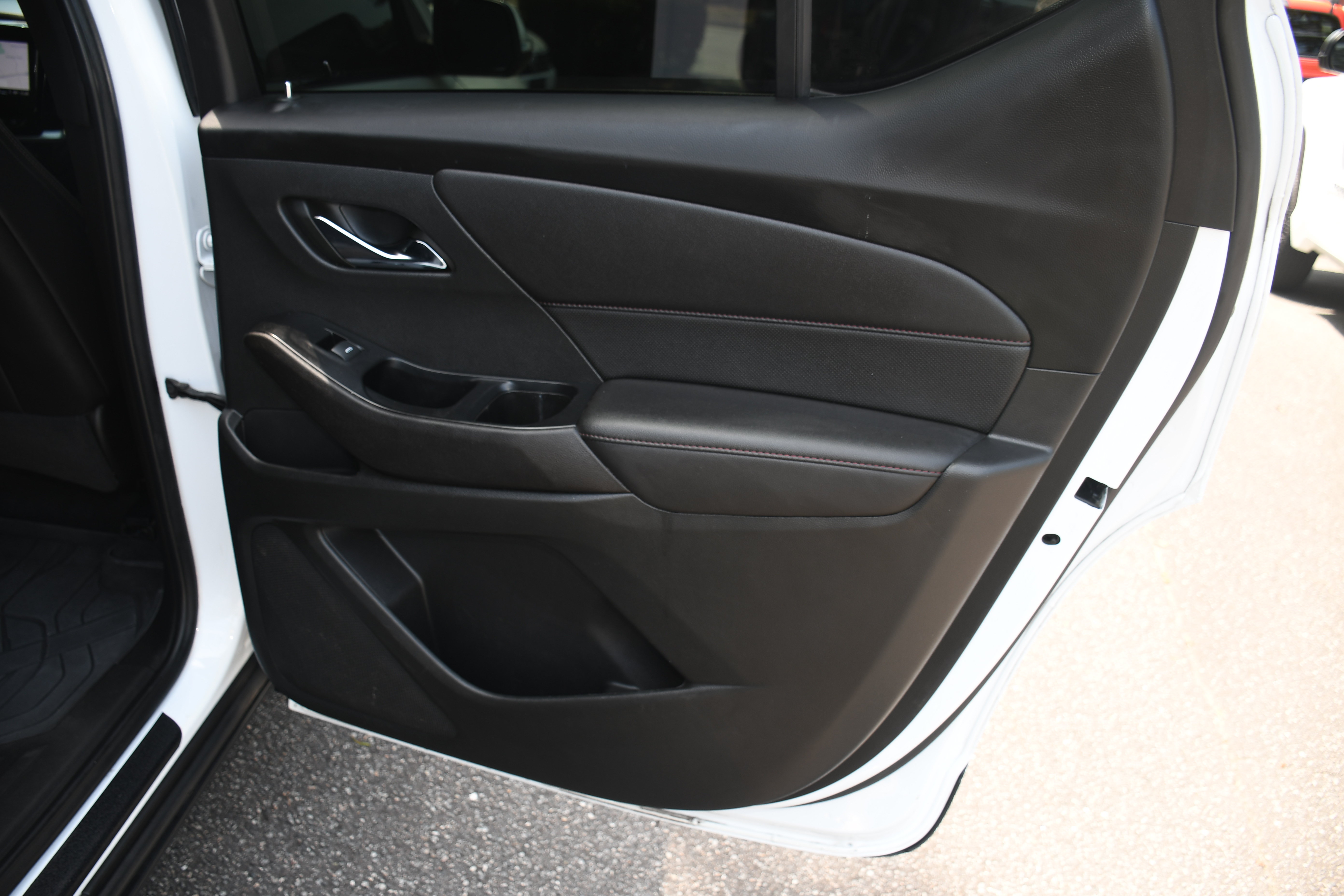 Used 2023 Chevrolet Traverse RS w/ LPO, Floor Liner Package AWD/4WD image 24