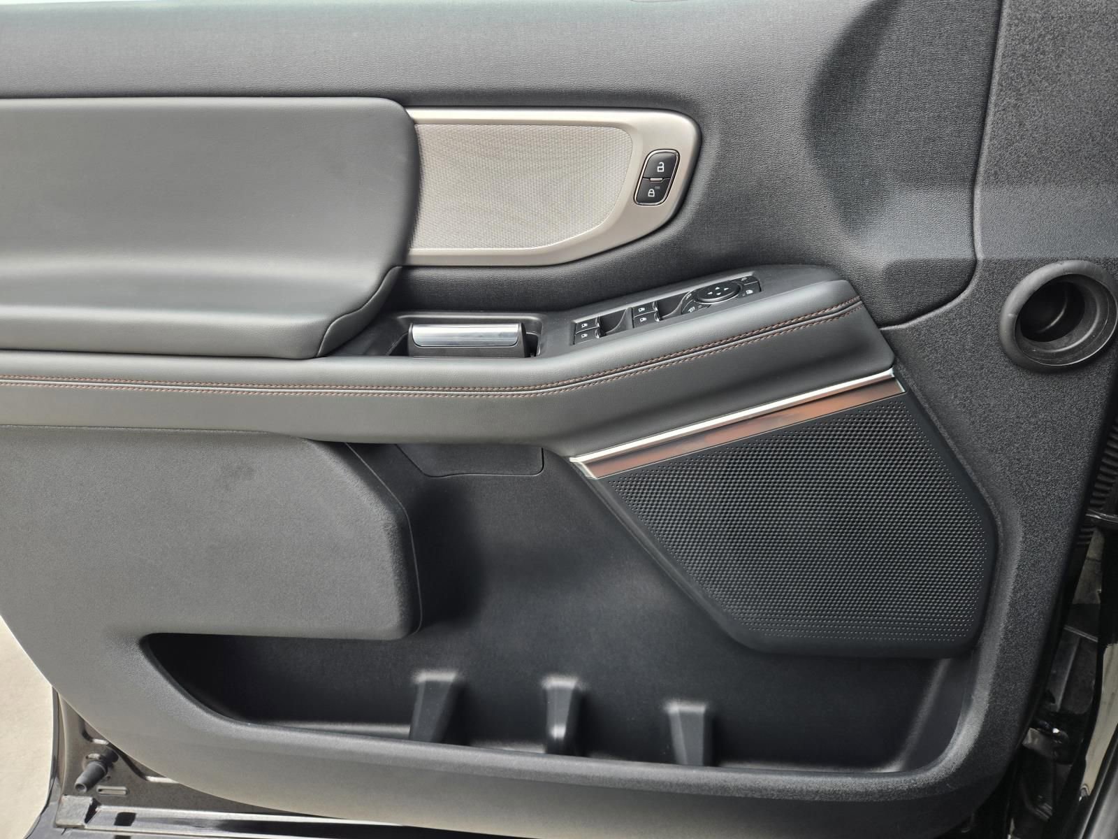 Used 2025 Ford Expedition Active image 16