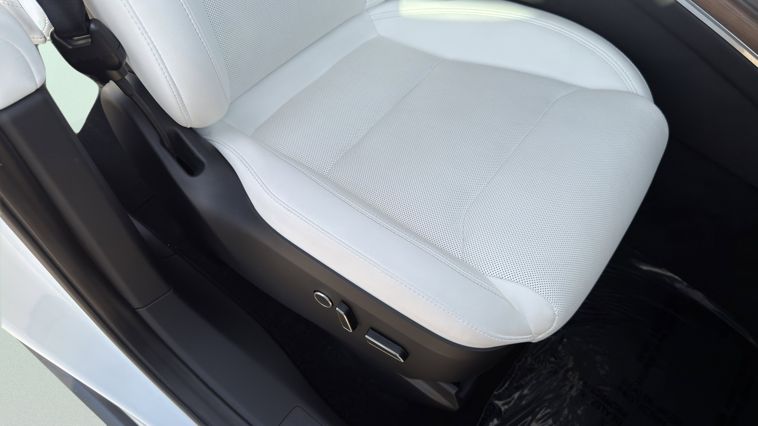 Used 2023 Tesla Model X image 44