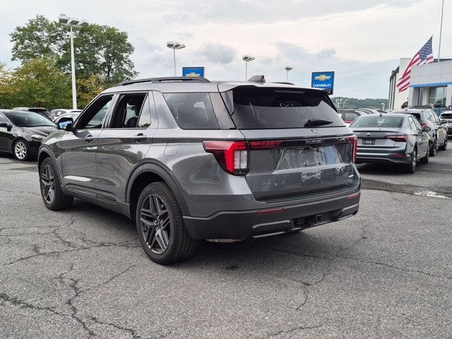 Used 2025 Ford Explorer ST-Line w/ ST-Line Street Pack AWD/4WD image 6