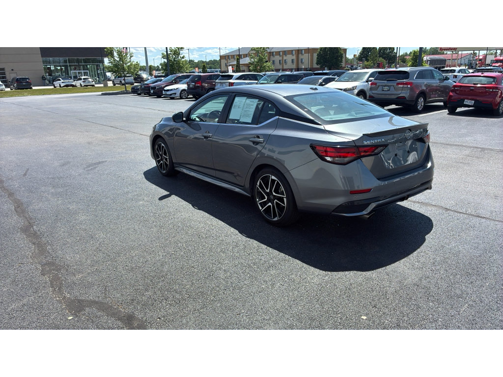 Used 2025 Nissan Sentra SR FWD image 4