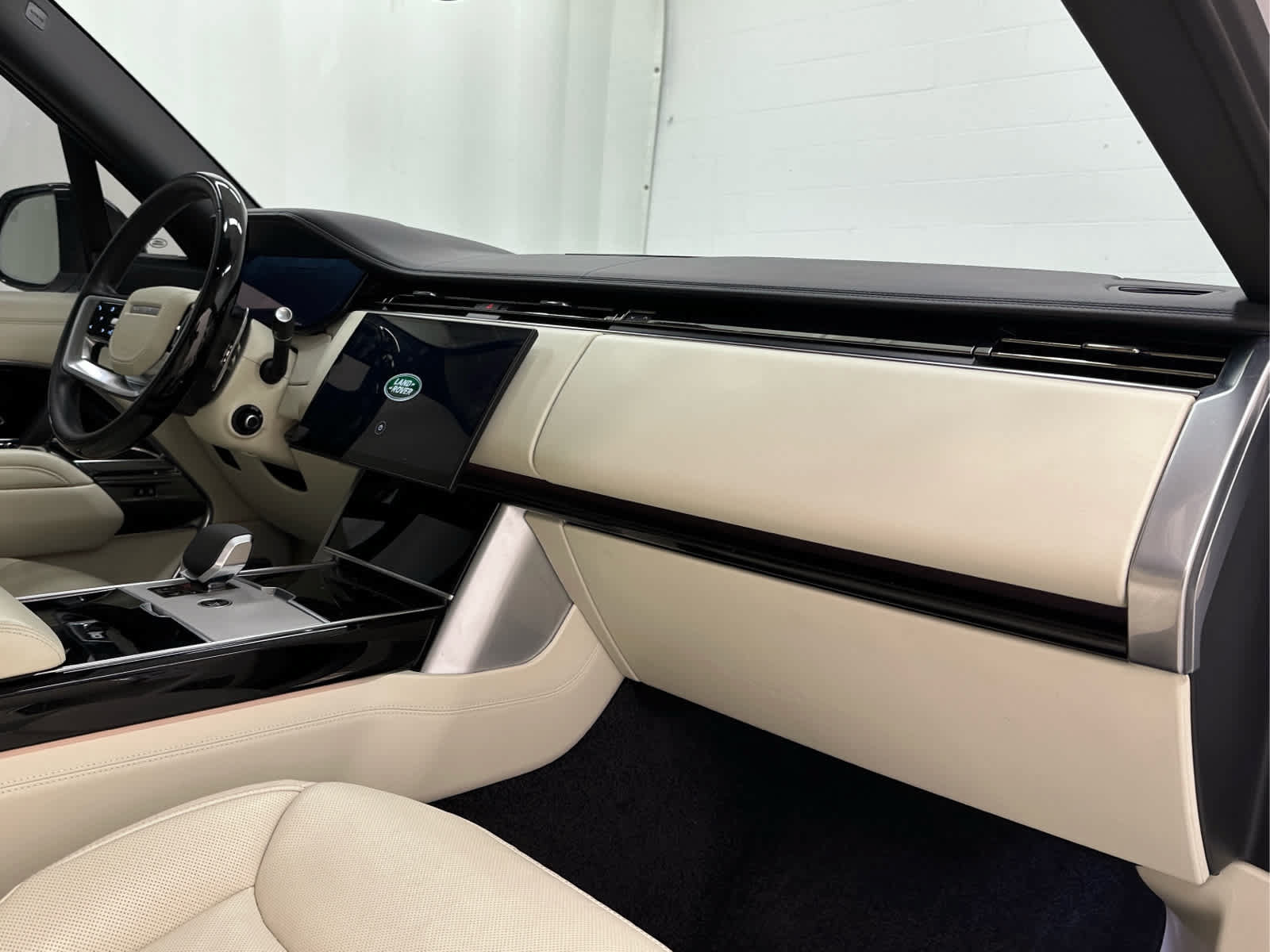 Used 2024 Land Rover Range Rover Long Wheelbase Autobiography AWD/4WD image 16