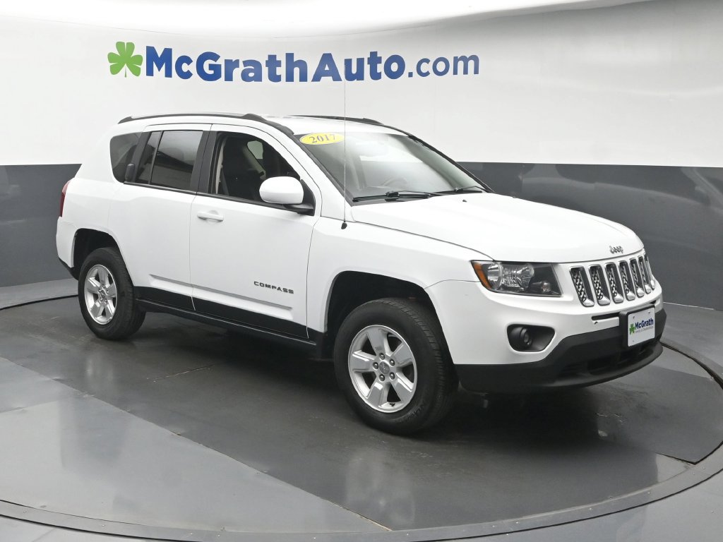 Used 2017 Jeep Compass Latitude FWD image 2