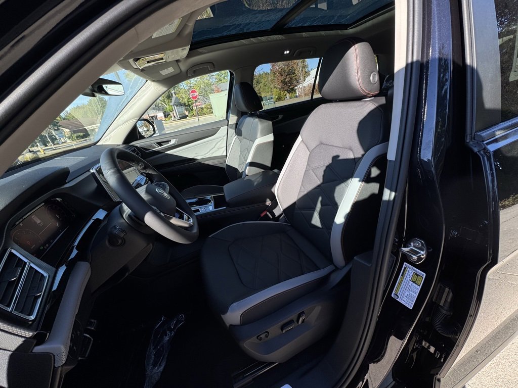 New 2025 Volkswagen Atlas Peak Edition SE image 20