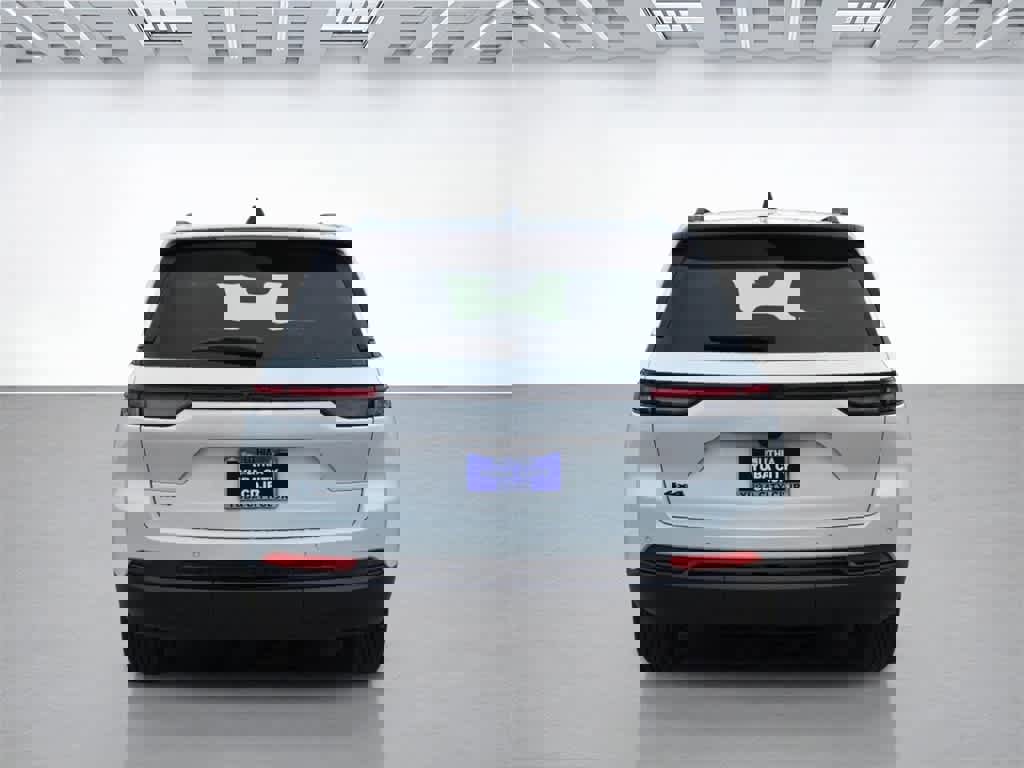 New 2025 Jeep Grand Cherokee Altitude image 5