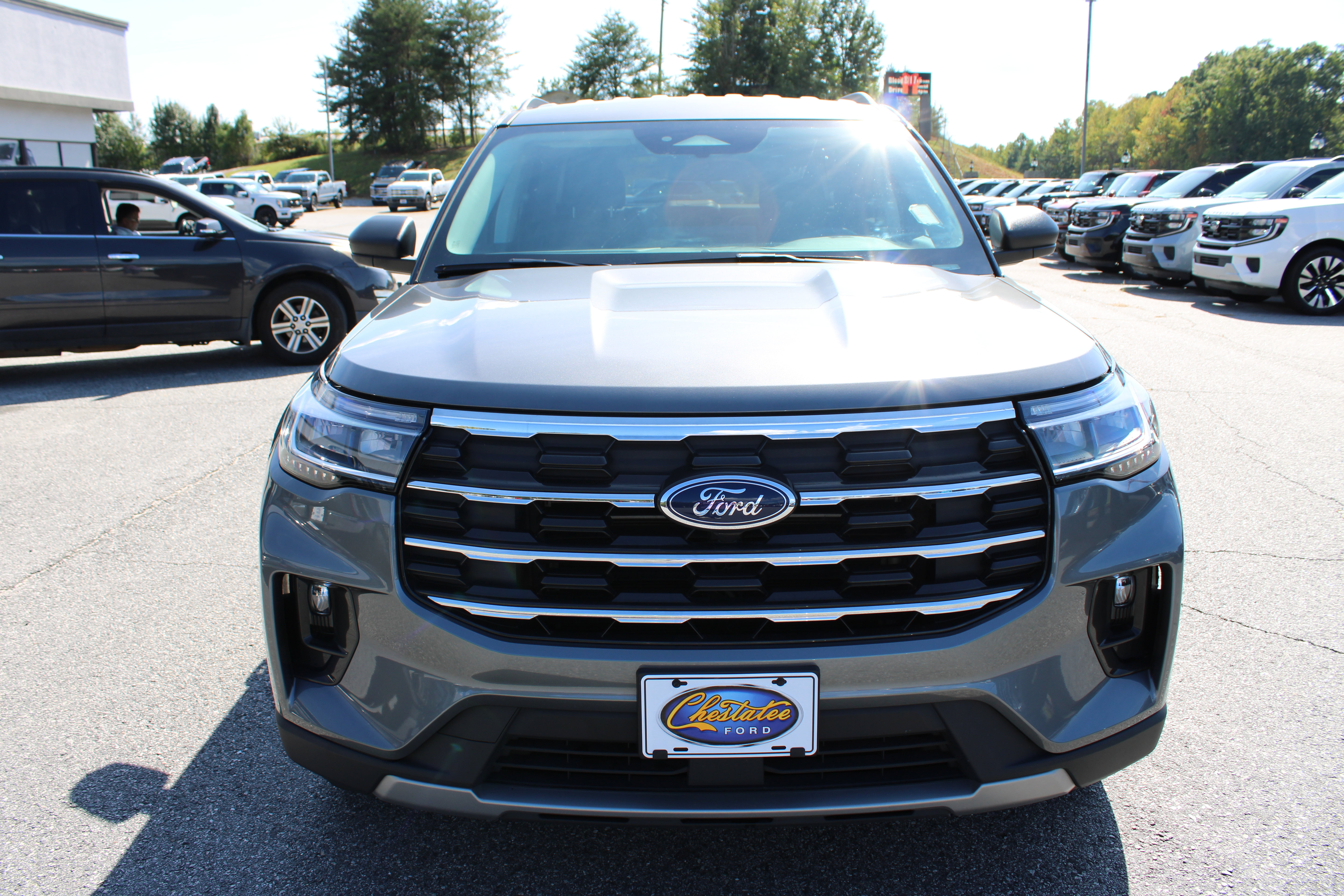 Used 2025 Ford Explorer Active w/ Active Comfort Package AWD/4WD image 3