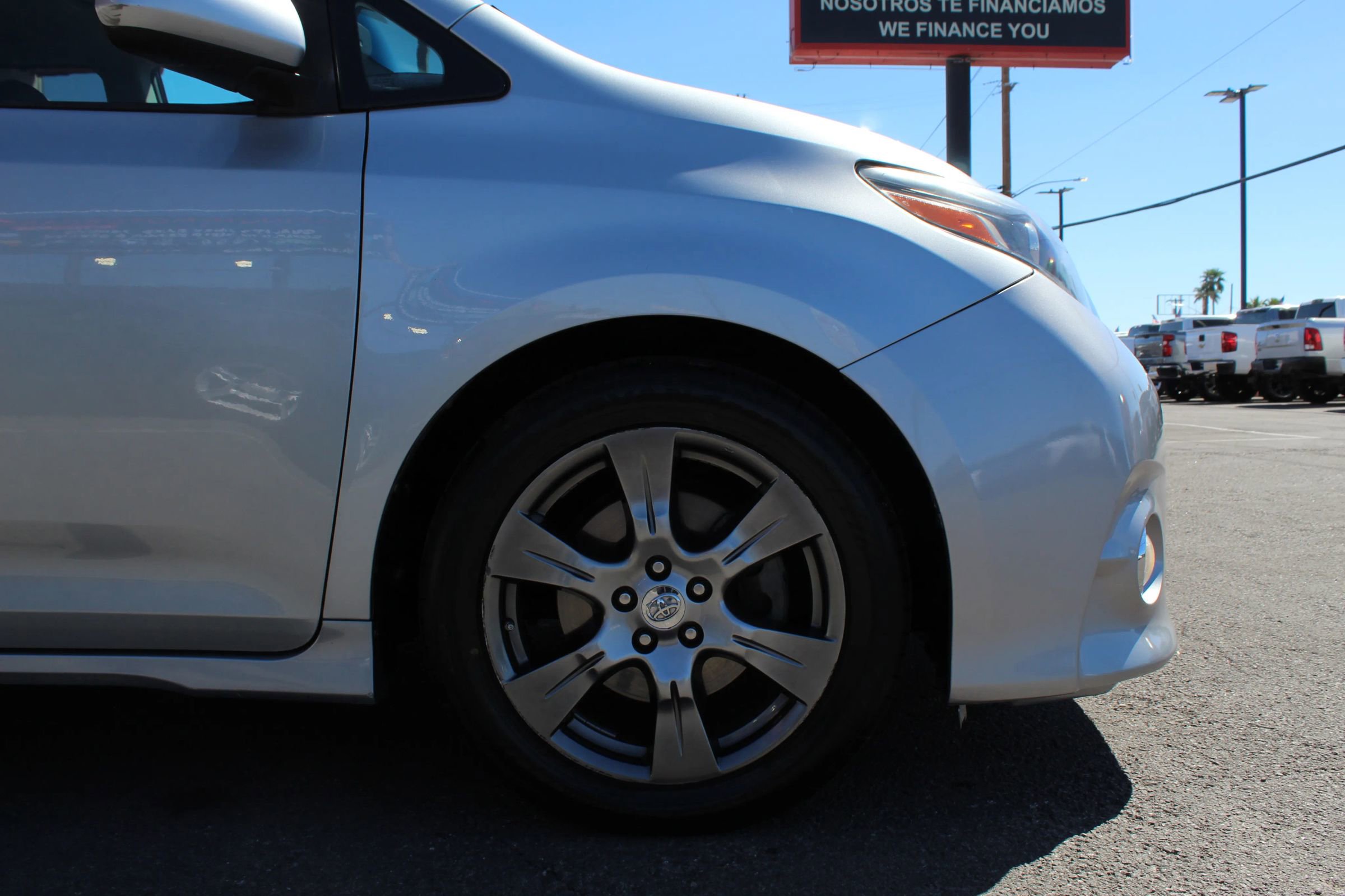 Used 2017 Toyota Sienna SE w/ SE Preferred Package FWD image 24