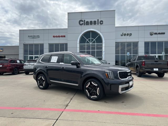 Used 2025 Kia Telluride EX w/ EX Captain's Chair Package AWD/4WD image 1