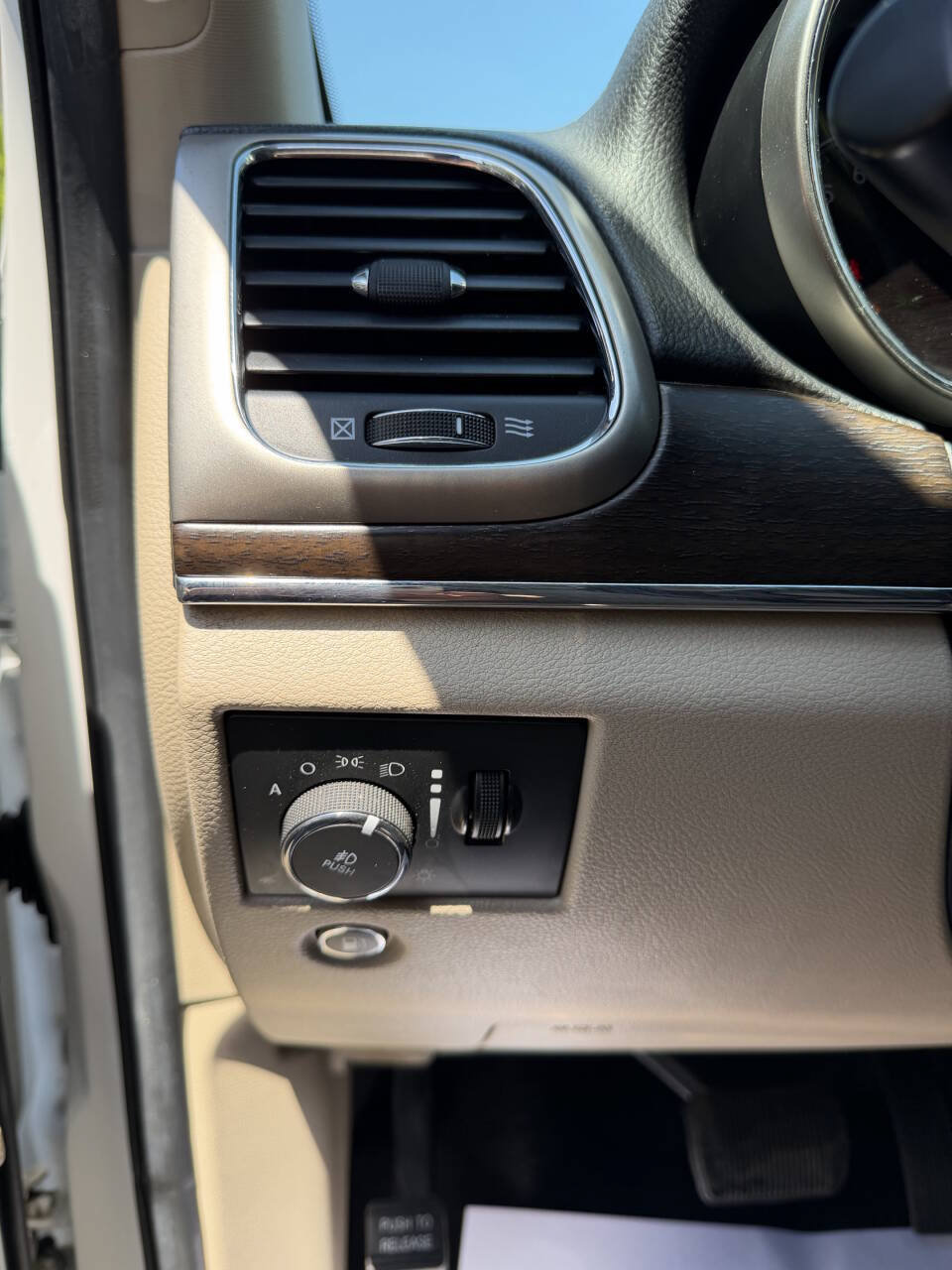 Used 2014 Jeep Grand Cherokee Limited RWD image 13