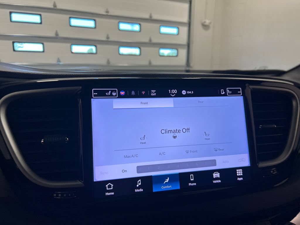 Used 2025 Chrysler Pacifica Select FWD image 23