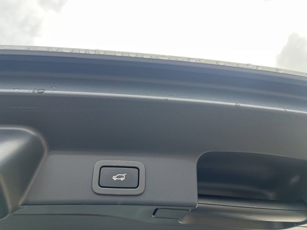 Used 2021 Jaguar F-PACE S image 10