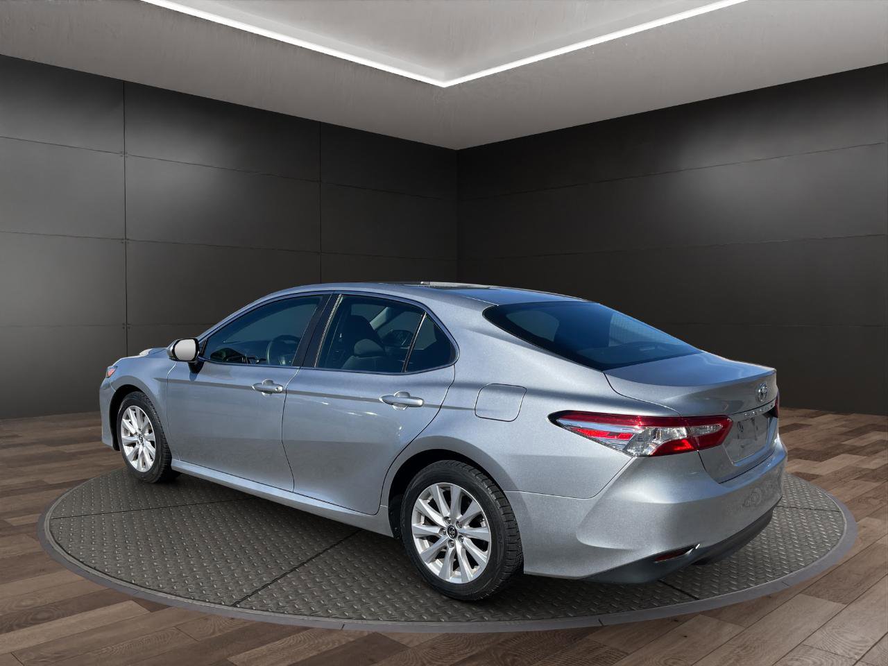 Used 2018 Toyota Camry LE w/ Convenience Package FWD image 6