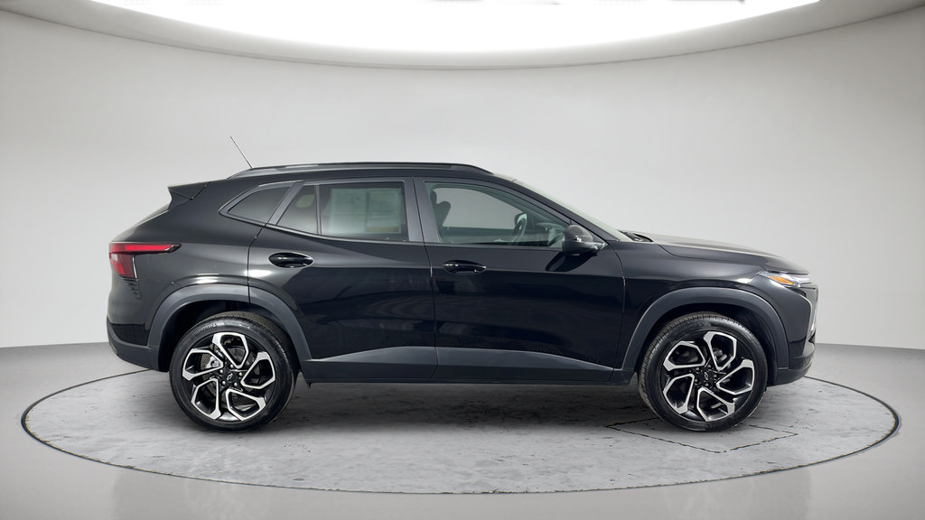Used 2024 Chevrolet Trax RS w/ Sunroof Package FWD image 16