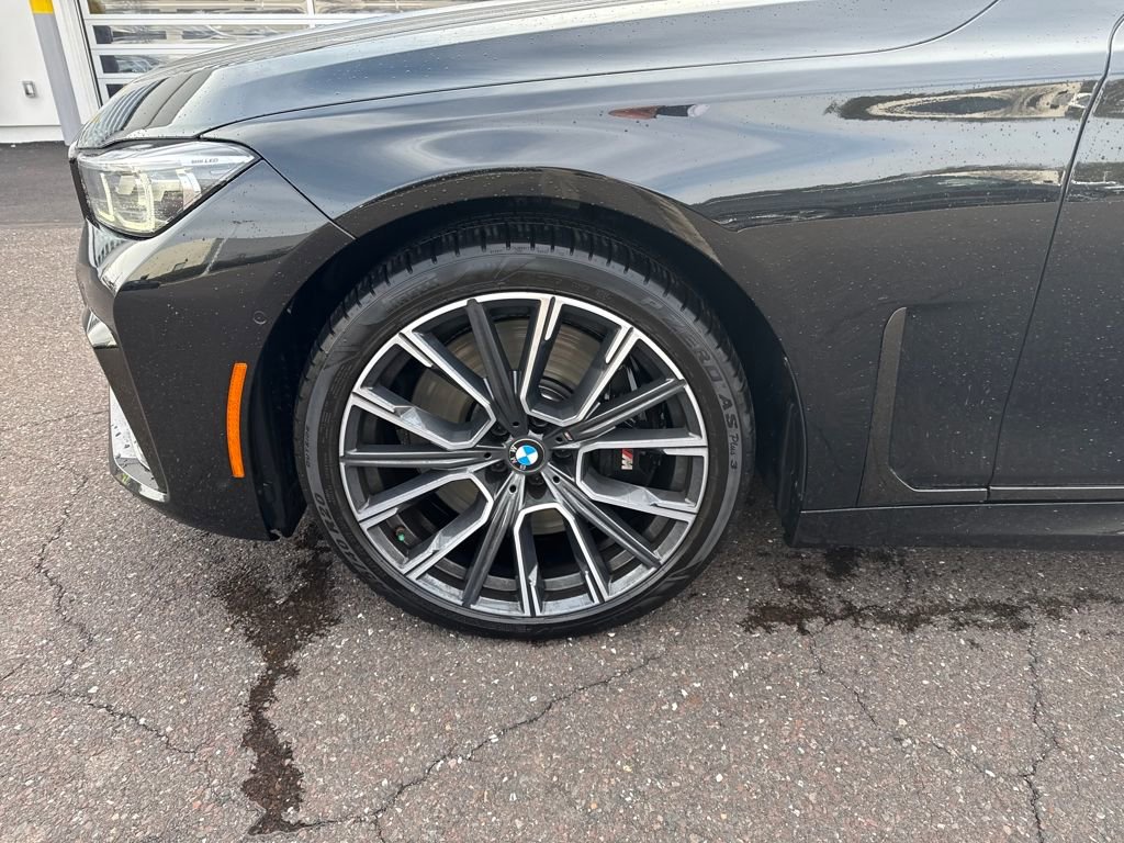 Used 2021 BMW 750i xDrive w/ Executive Package image 12