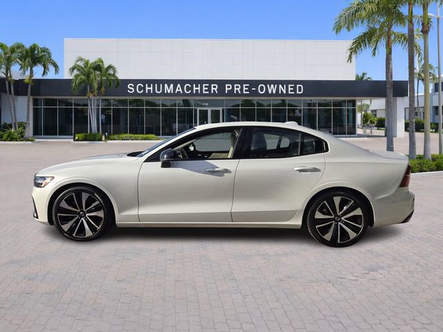 Used 2022 Volvo S60 B5 Momentum w/ Premium Package image 4