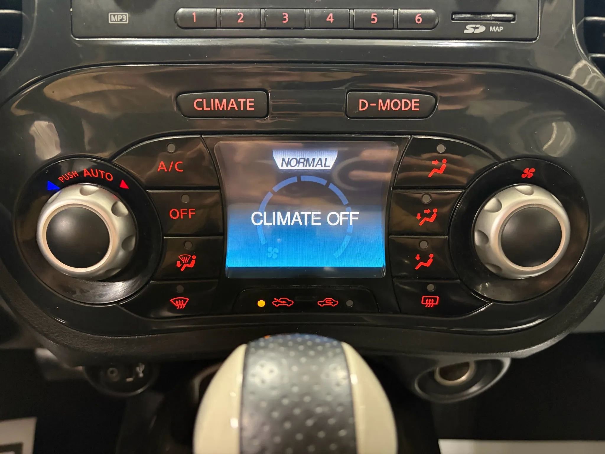 Used 2011 Nissan Juke SL image 36