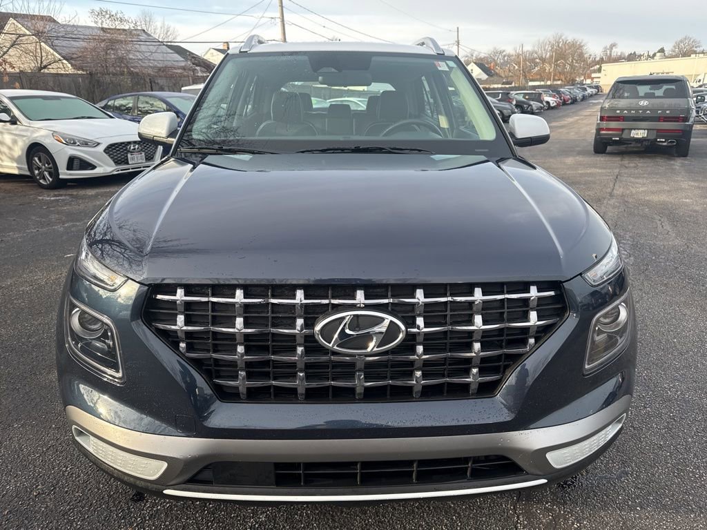 Used 2023 Hyundai Venue Limited w/ Cargo Package image 11