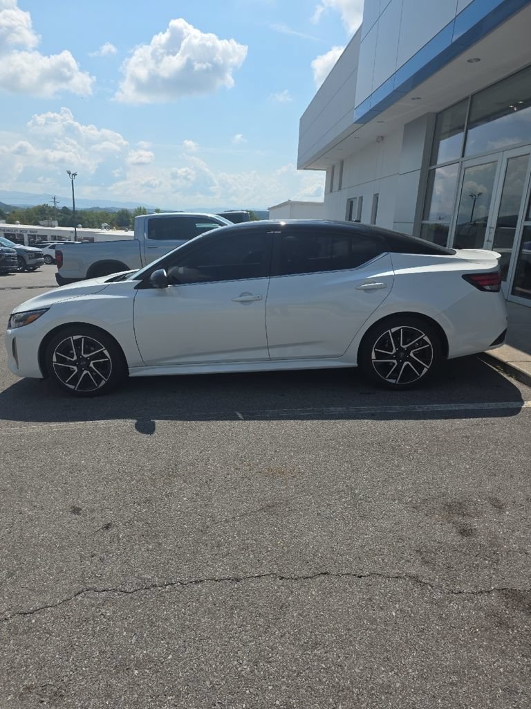 Used 2025 Nissan Sentra SR w/ SR Premium Package FWD image 11