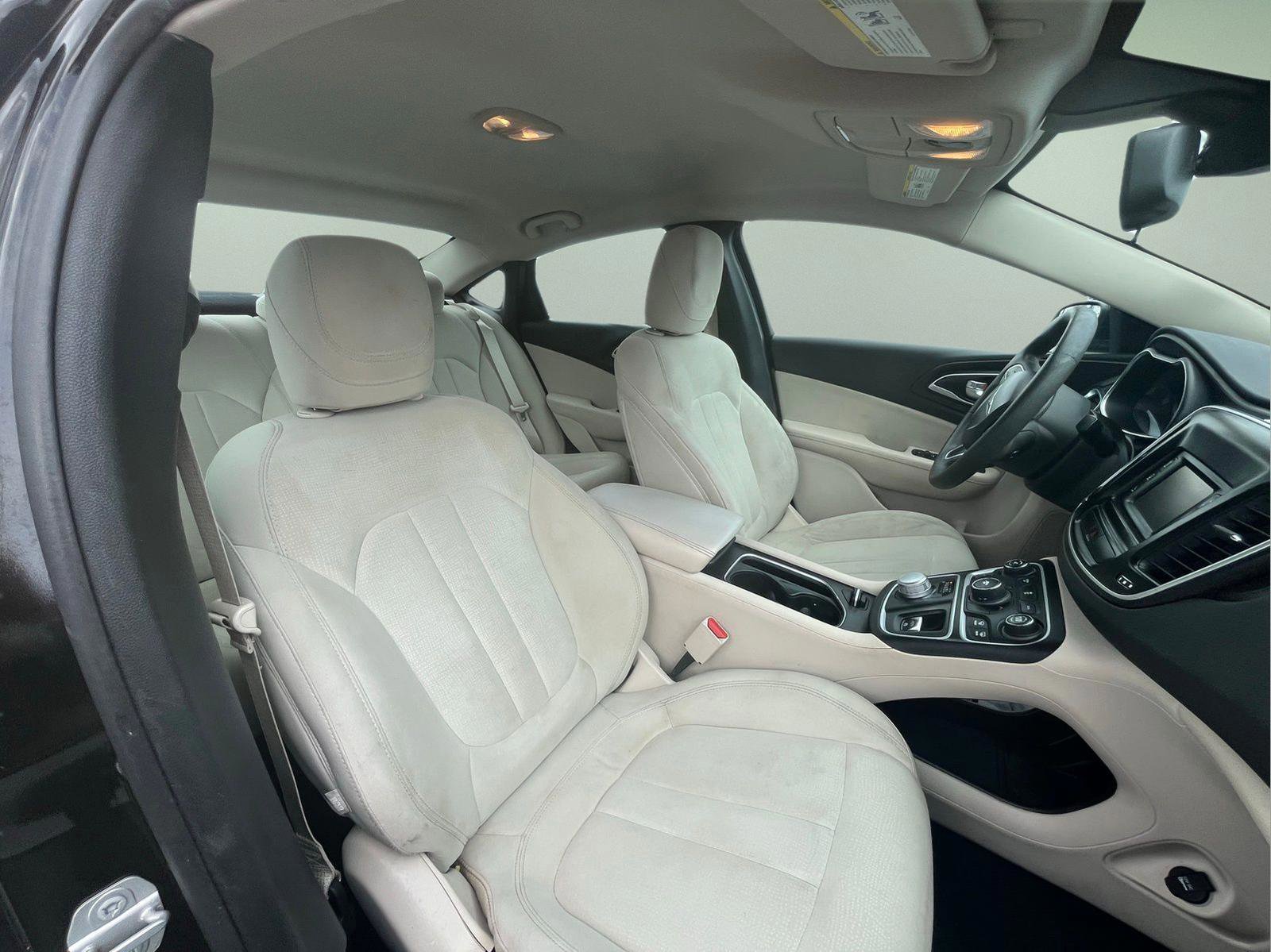 Used 2016 Chrysler 200 Limited image 32