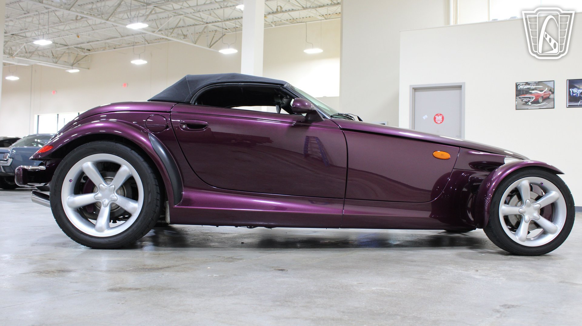 Used 1999 Plymouth Prowler RWD image 28