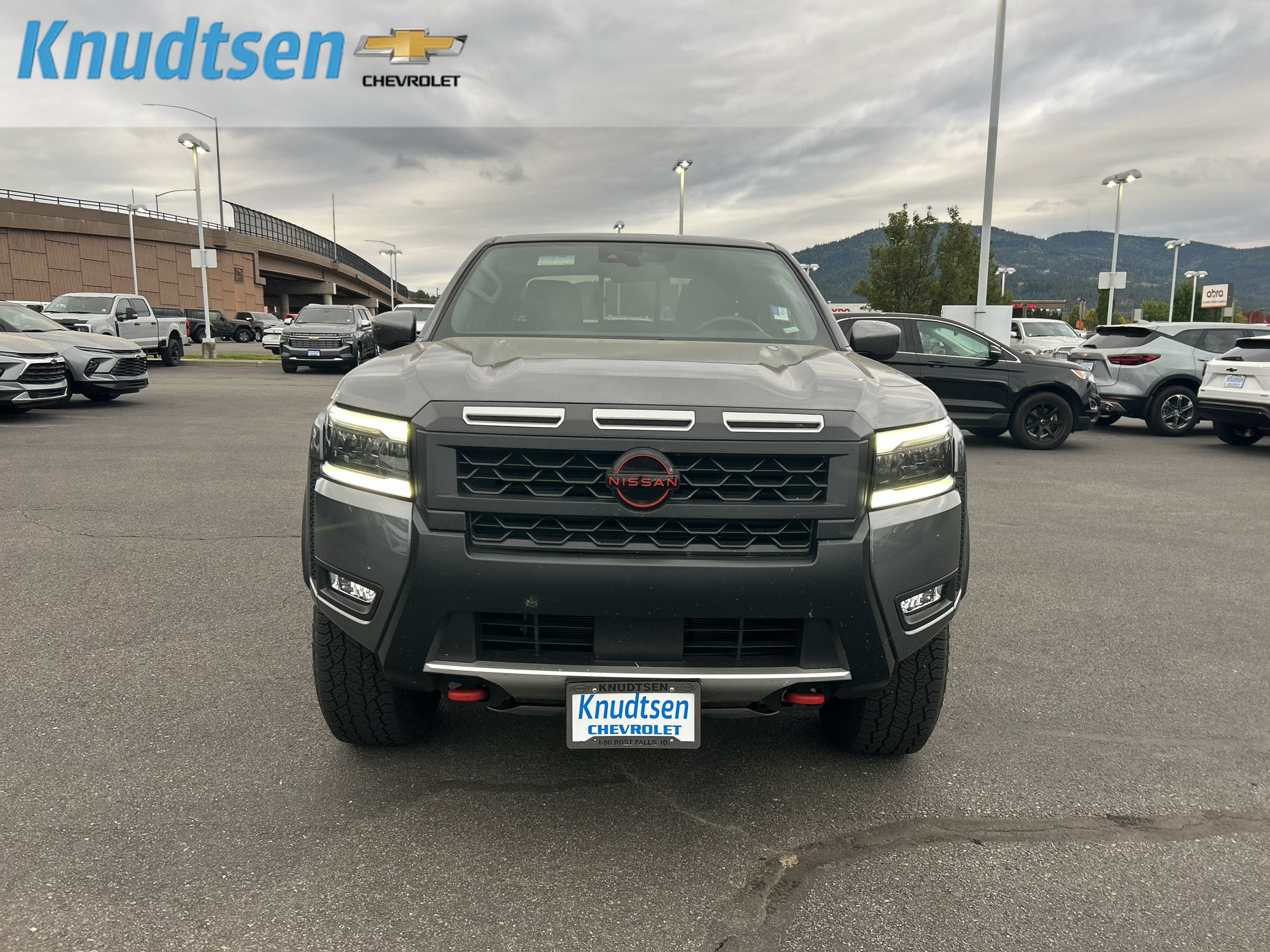 Used 2026 Nissan Frontier PRO-4X AWD/4WD image 2