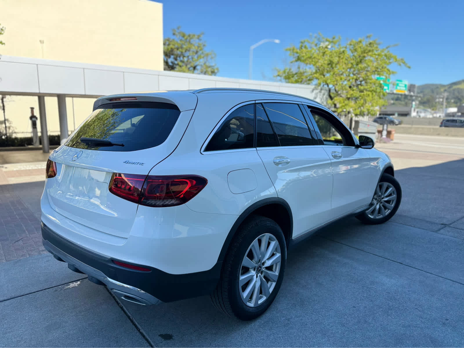 Used 2020 Mercedes-Benz GLC 300 4MATIC image 5