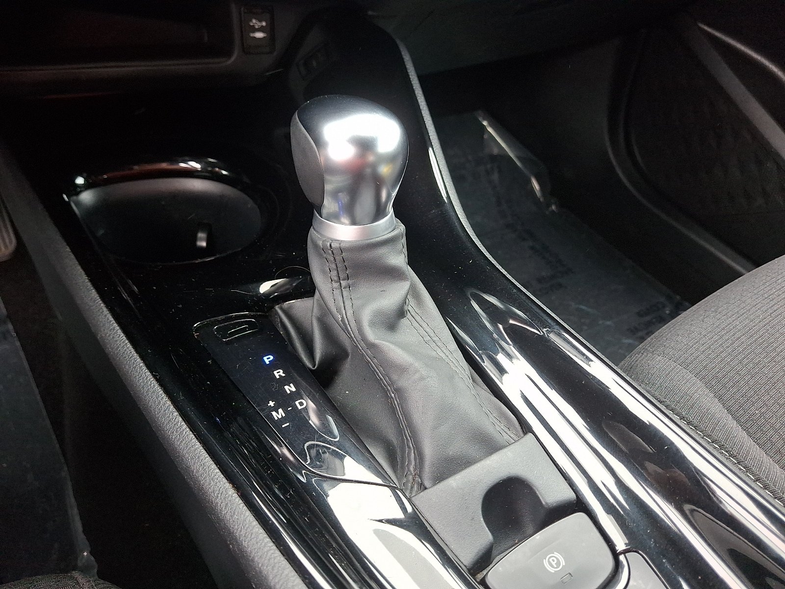 Used 2019 Toyota C-HR XLE FWD image 14