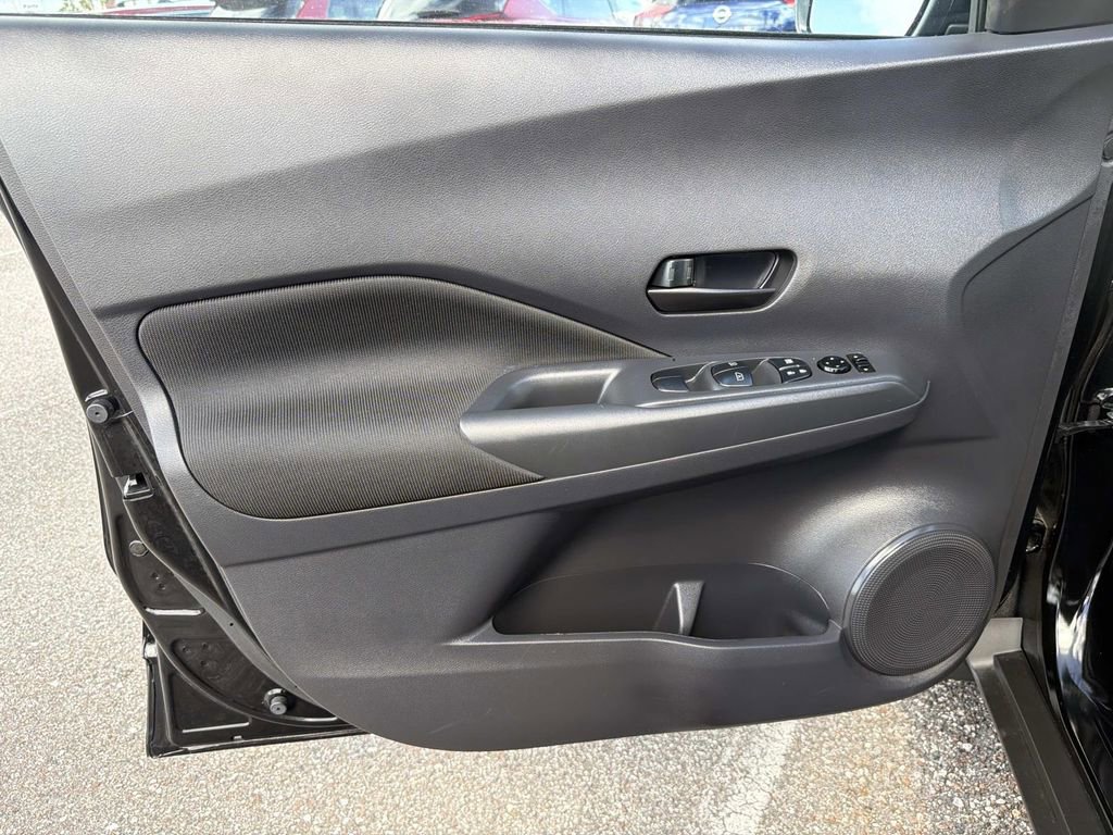 Certified 2025 Nissan Kicks Play S image 17