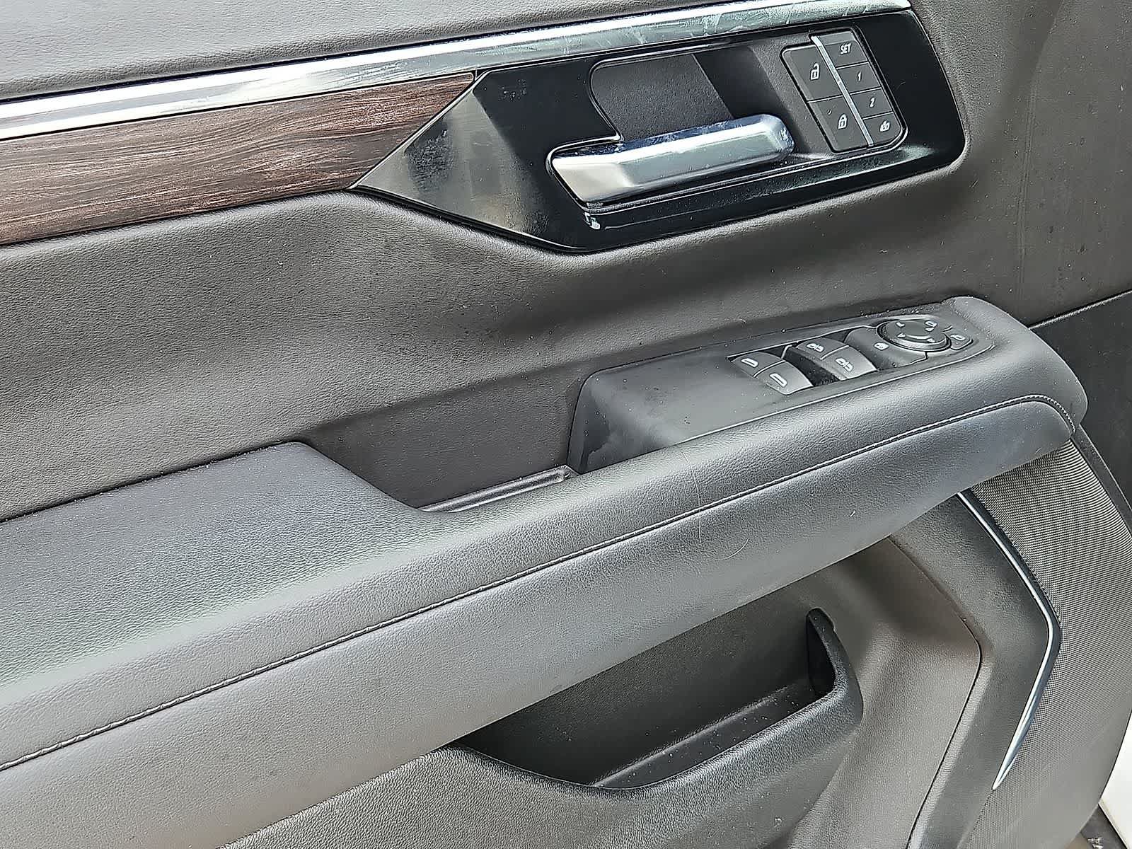 Used 2025 Chevrolet Tahoe LT AWD/4WD image 29