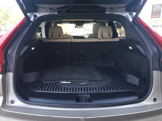 Used 2024 Cadillac XT4 Luxury w/ Cold Weather Package AWD/4WD image 5