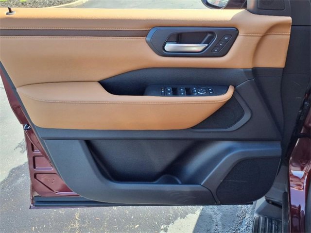 New 2025 Nissan Armada SL w/ Captain's Chari Seat Package image 7