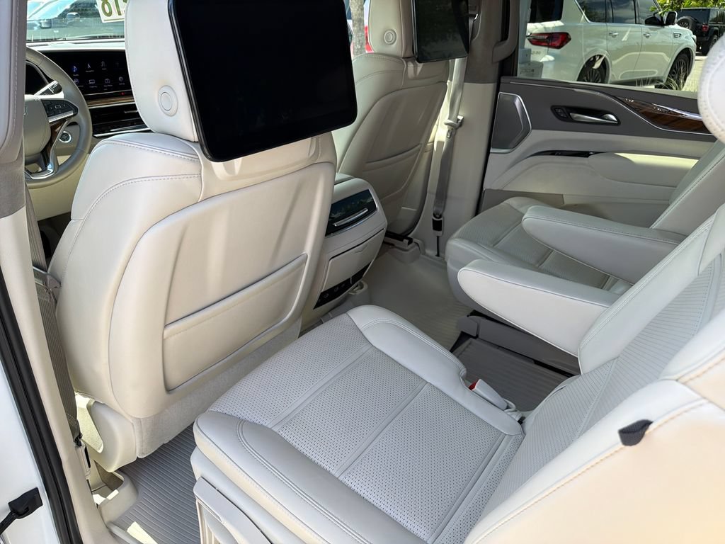 Used 2024 Cadillac Escalade ESV Sport Platinum w/ LPO, Floor Liner Package AWD/4WD image 39