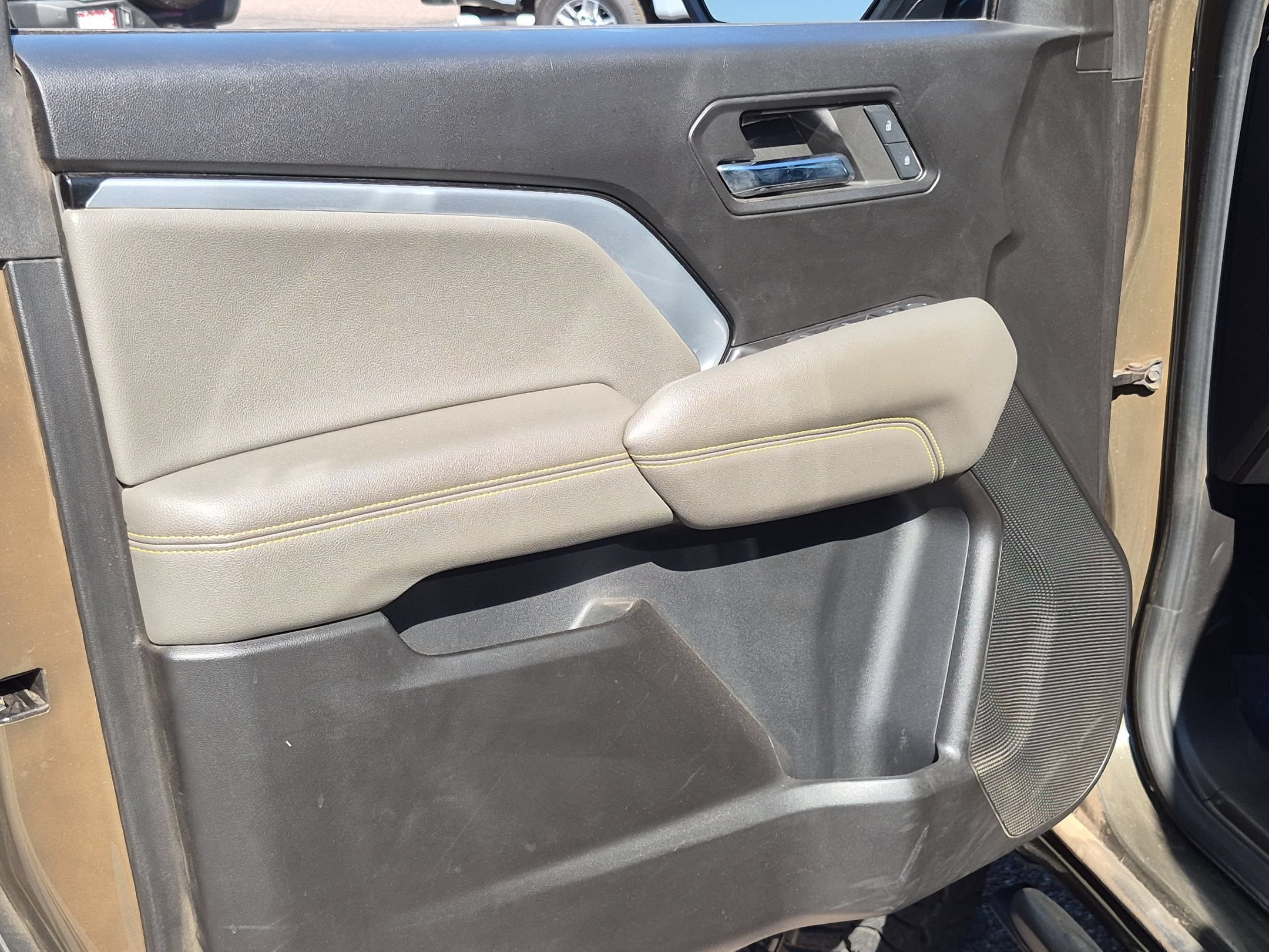 Used 2024 Chevrolet Colorado ZR2 w/ Technology Package AWD/4WD image 10