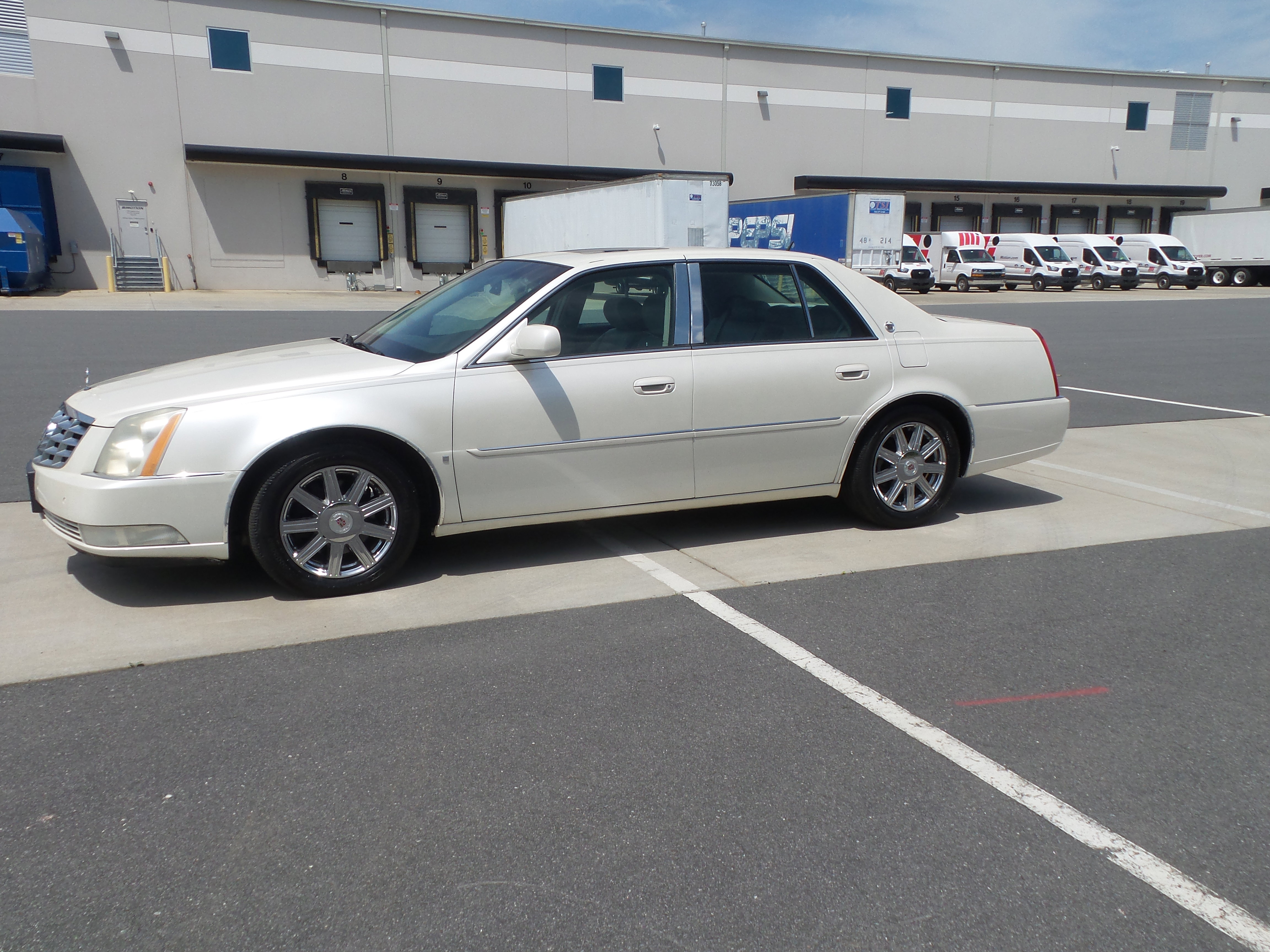Used 2008 Cadillac DTS FWD image 29