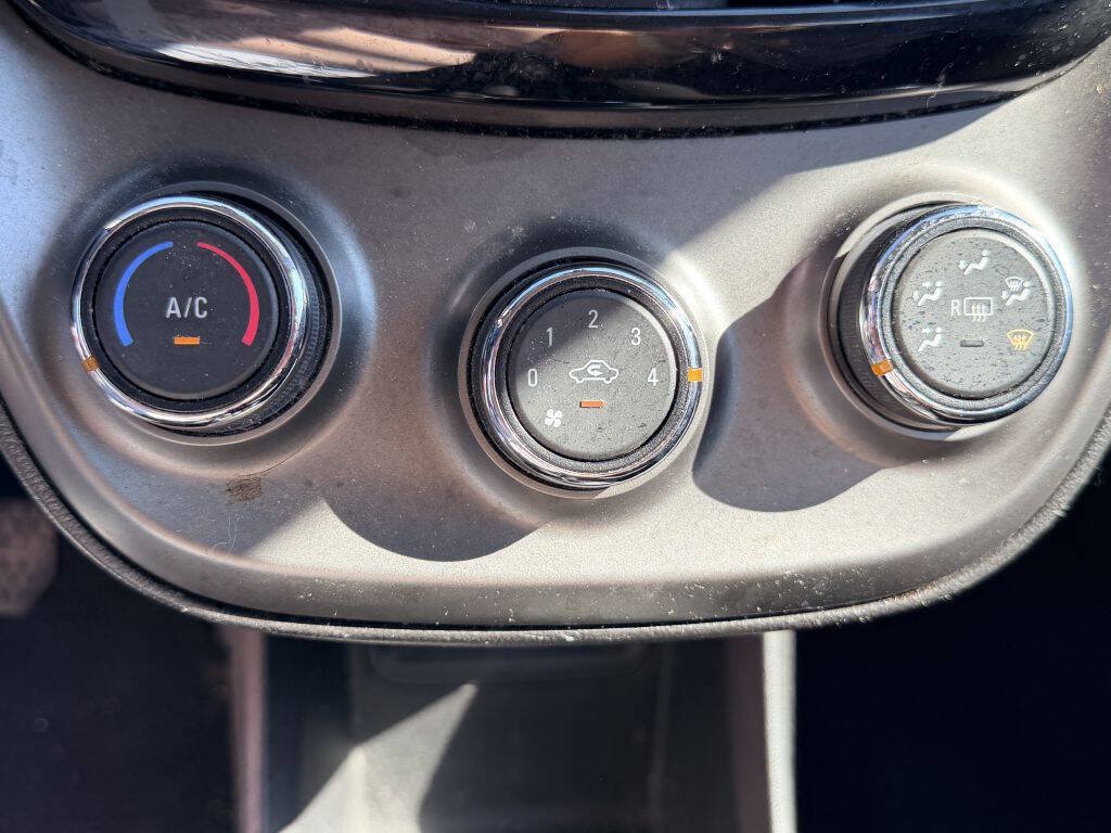 Used 2021 Chevrolet Spark LT FWD image 19