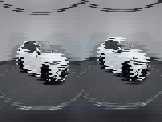 Used 2025 Toyota Camry SE image 2