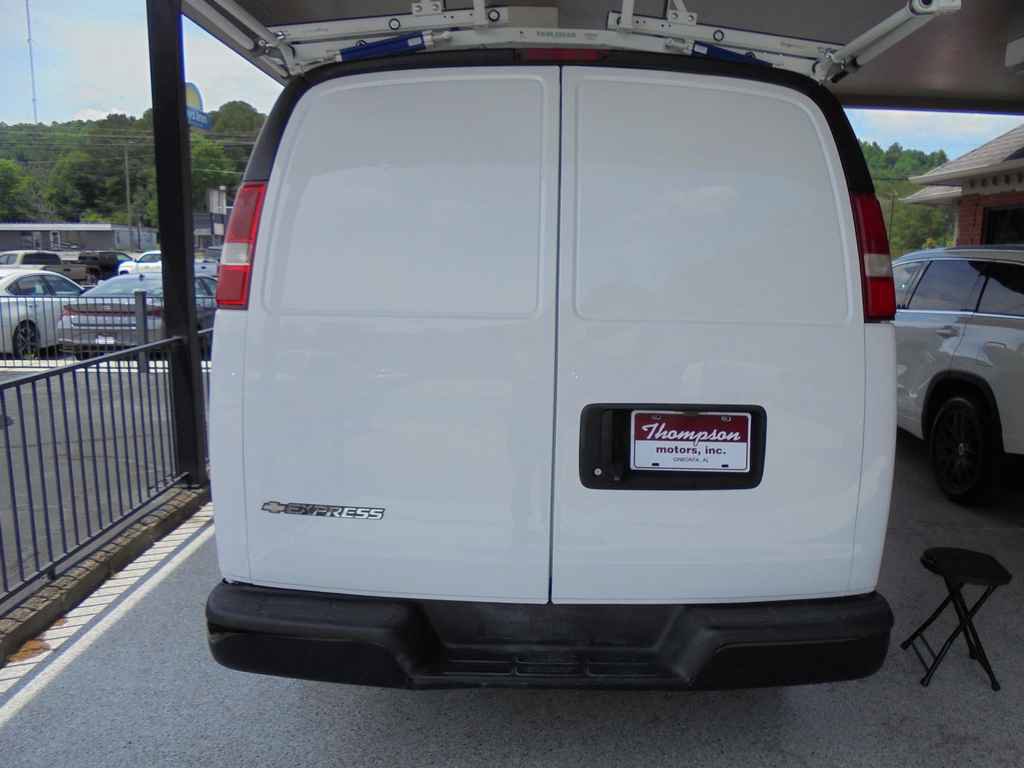 Used 2018 Chevrolet Express 2500 Extended RWD image 4