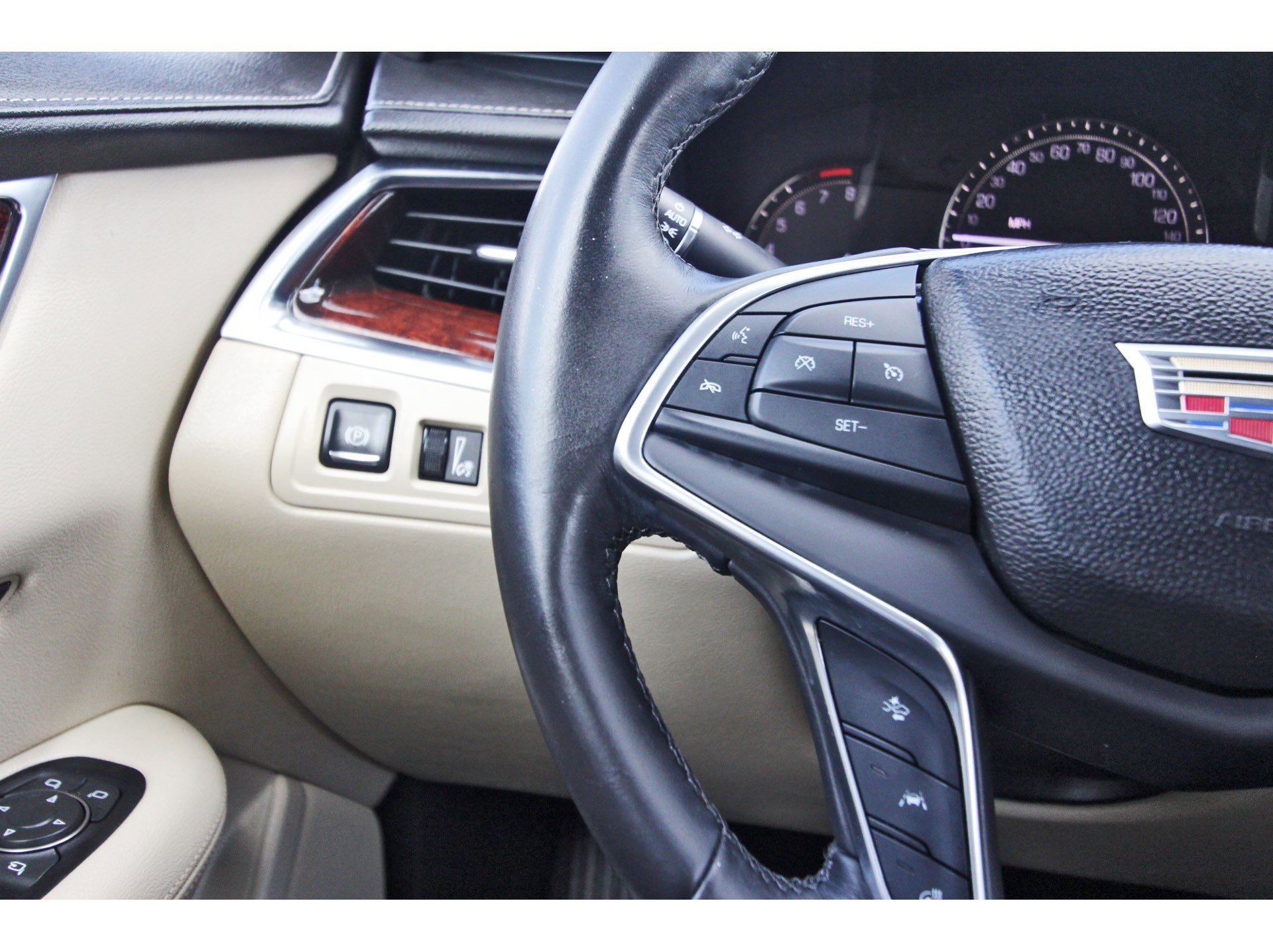 Used 2017 Cadillac XT5 Luxury w/ Driver Awareness Package image 17
