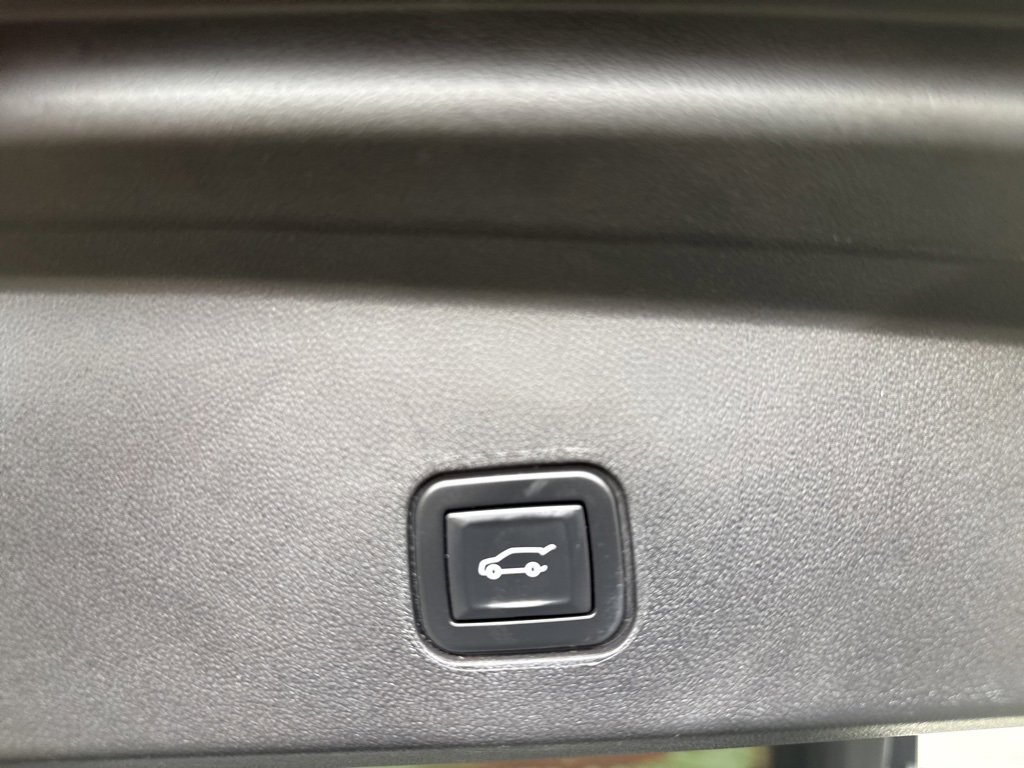 Used 2023 Cadillac Lyriq 2WD image 11