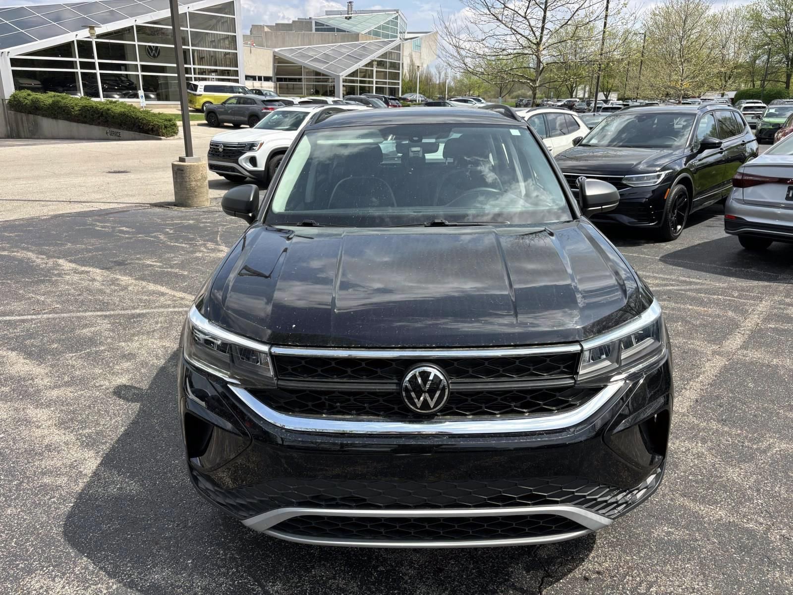 Used 2023 Volkswagen Taos S FWD image 2