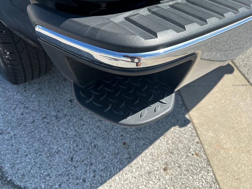 Used 2018 Chevrolet Silverado 1500 LT w/ All Star Edition AWD/4WD image 37