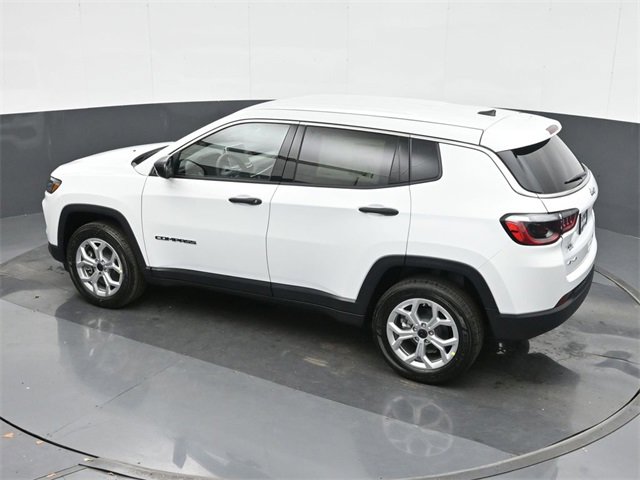 Used 2025 Jeep Compass Sport image 26