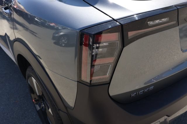 New 2026 Nissan Kicks SR FWD image 7