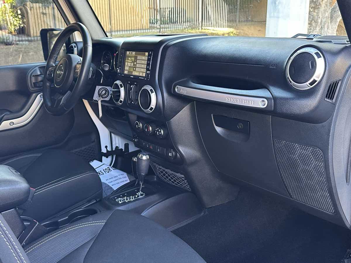 Used 2016 Jeep Wrangler Unlimited Sahara w/ Connectivity Group image 47