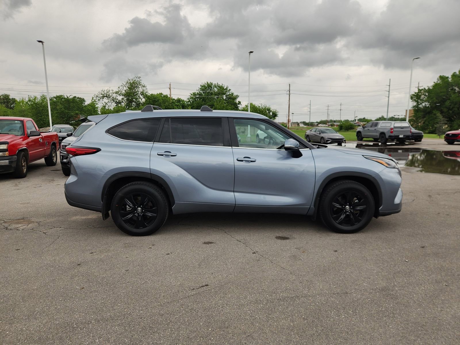 Used 2023 Toyota Highlander XLE FWD image 7
