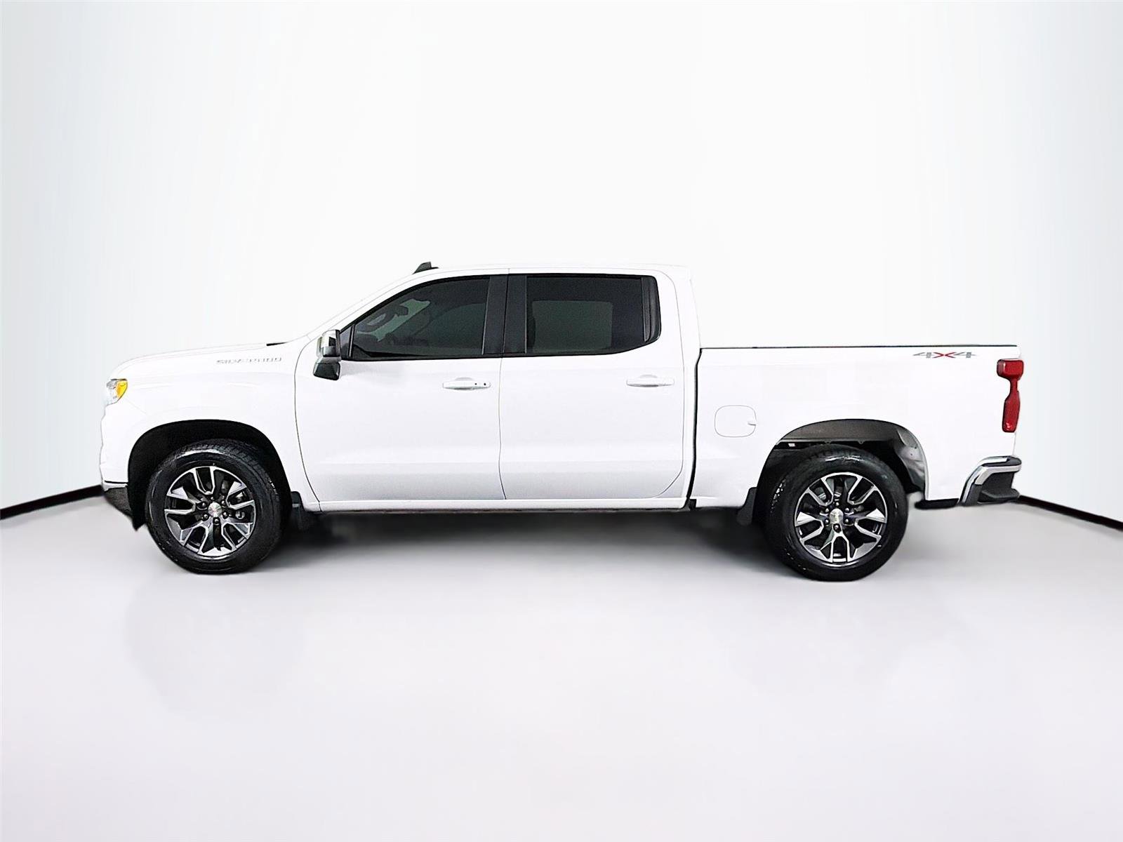 Used 2022 Chevrolet Silverado 1500 LT AWD/4WD image 4