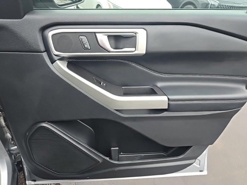 Used 2020 Ford Explorer XLT w/ Equipment Group 202A image 32