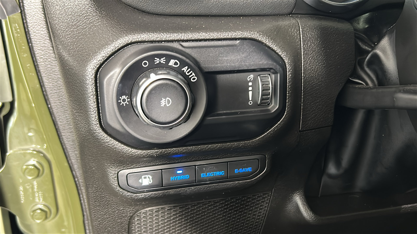 Used 2023 Jeep Wrangler Unlimited Sahara AWD/4WD image 23