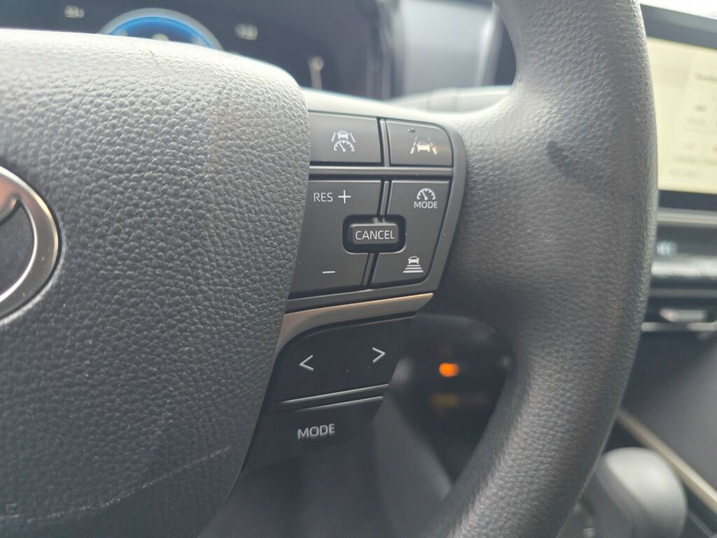 Used 2025 Toyota Camry LE image 23